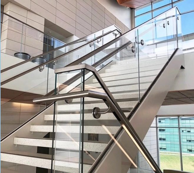 Glass and stainless steel balustrade by Eizen Steel