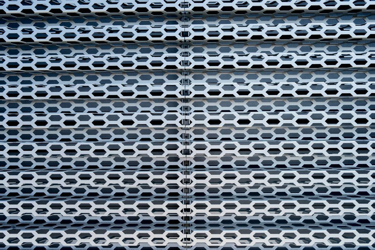 Metal Mesh - Eizen Steel Fabrication UAE