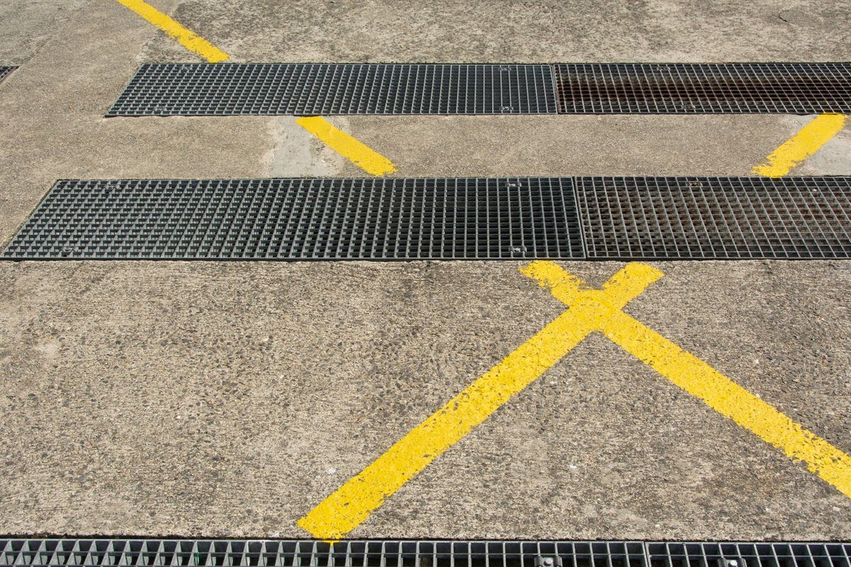 Trench Chequered Plates - Eizen Steel Fabrication UAE